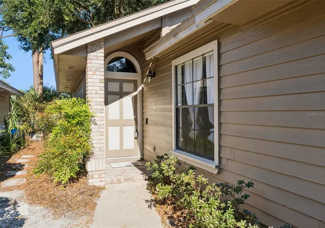 Photo 3 of Single family home for sale at 259 W Sabal Palm Pl, Longwood, FL 32779 | MLS# O6452243 | Listing updated on 2026-10-26