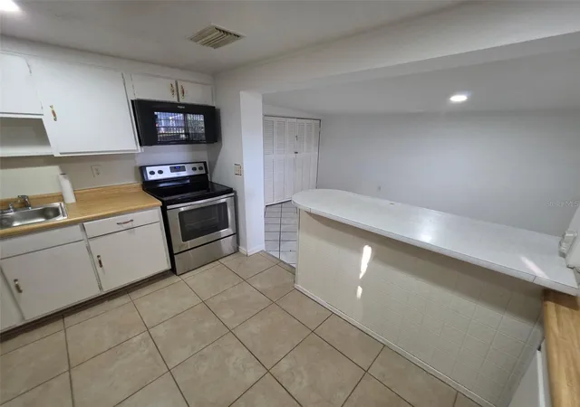 Photo 3 of Single family home for sale at 213 4th Jpv St, Winter Haven, FL 33880 | MLS# L4966002 | Listing updated on 2026-10-29