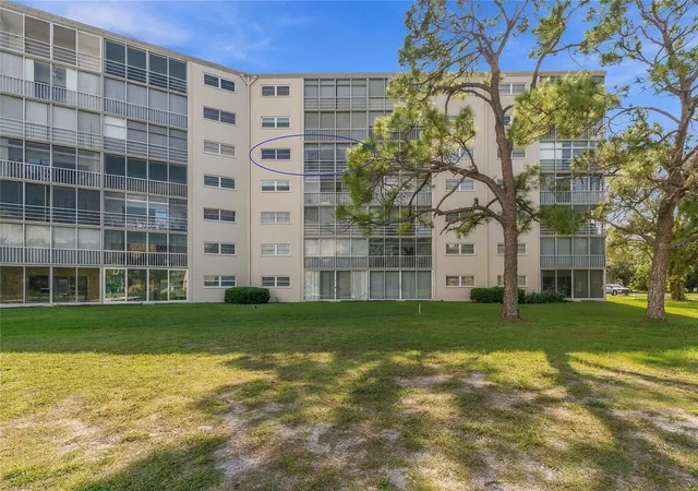 Photo 4 of Condo for sale at 3680 Ironwood Cir #503L, Bradenton, FL 34209 | MLS# A4710623 | Listing updated on 2026-10-29