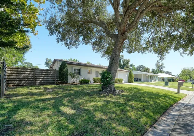 Photo 1 of Single family home for sale at 2465 Hibiscus St, Sarasota, FL 34239 | MLS# A4710630 | Listing updated on 2026-10-29