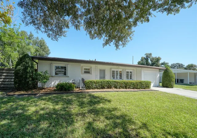 Photo 2 of Single family home for sale at 2465 Hibiscus St, Sarasota, FL 34239 | MLS# A4710630 | Listing updated on 2026-10-29
