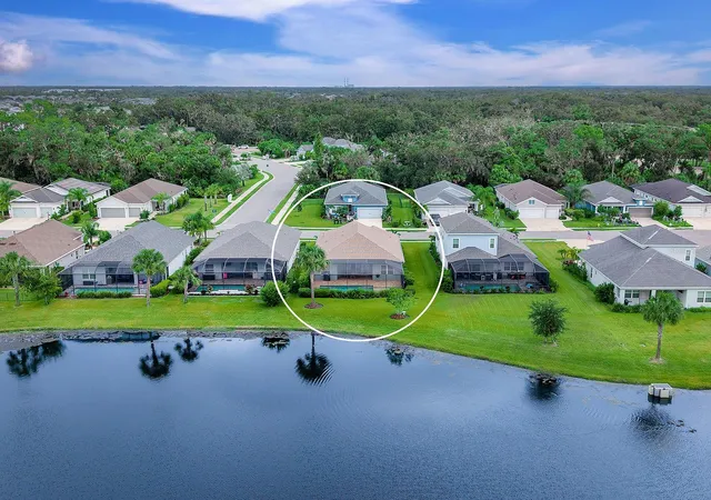Photo 3 of Single family home for sale at 10727 Crooked Crk Ct, Parrish, FL 34219 | MLS# A4710632 | Listing updated on 2026-10-30