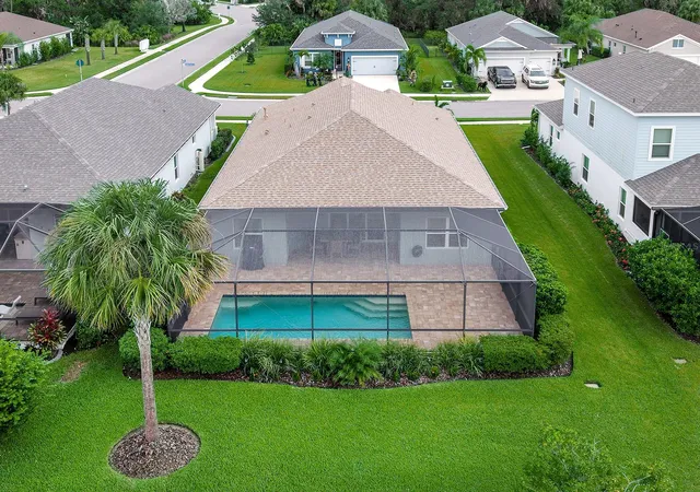 Photo 4 of Single family home for sale at 10727 Crooked Crk Ct, Parrish, FL 34219 | MLS# A4710632 | Listing updated on 2026-10-30
