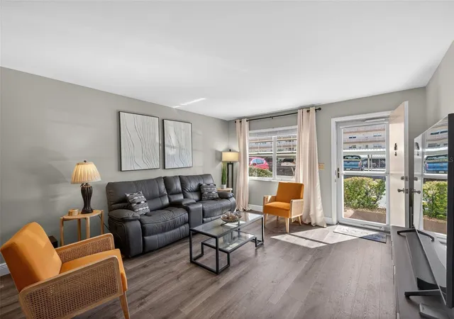Listing Photo 4 - Condo for sale in building located at 5705 80Th St N, ST PETERSBURG, FL 33709 - Unit #105