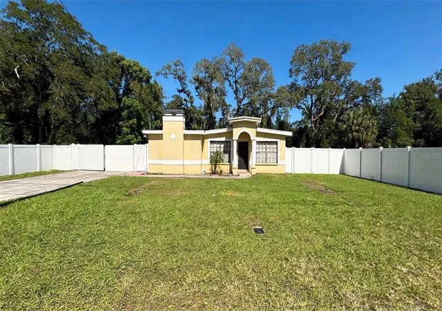 Photo 1 of Single family home for sale at 1725 W Perdiz St, Tampa, FL 33612 | MLS# TB8560960 | Listing updated on 2026-10-27