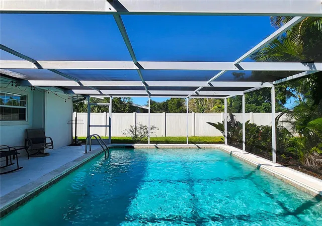 Photo 2 of Single family home for sale at 3143 Lockwood Ter, Sarasota, FL 34231 | MLS# TB8560963 | Listing updated on 2026-10-29