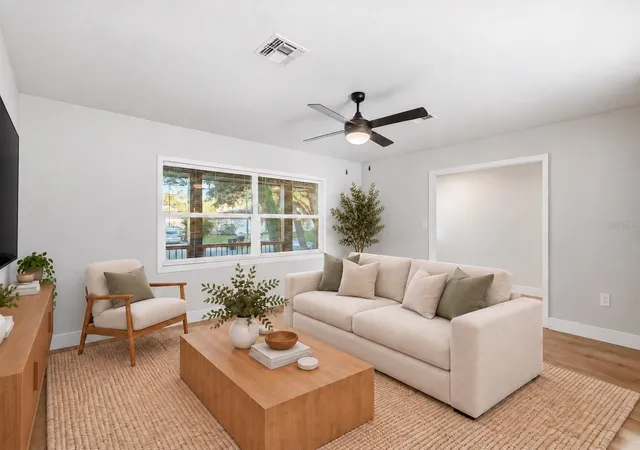 Photo 4 of Single family home for sale at 3023 Rockingham Cir, Orlando, FL 32808 | MLS# O6452283 | Listing updated on 2026-10-26