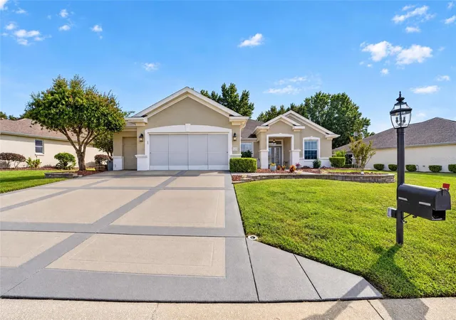 Single family home for sale at 13233 SE 91st Court Rd, SUMMERFIELD, FL 34491 | MLS# OM734579