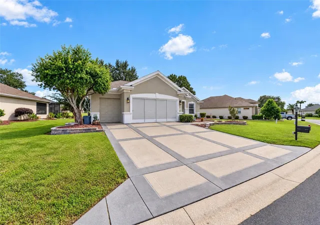 Photo 3 of Single family home for sale at 13233 SE 91st Court Rd, Summerfield, FL 34491 | MLS# OM734579 | Listing updated on 2026-10-28