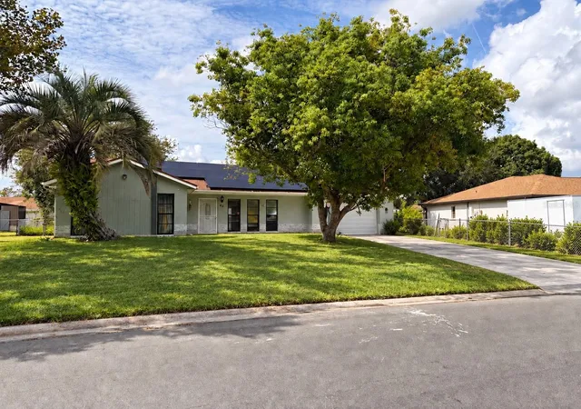 Photo 1 of Single family home for sale at 42 Wagon Cir, Kissimmee, FL 34743 | MLS# TB8560966 | Listing updated on 2026-10-24