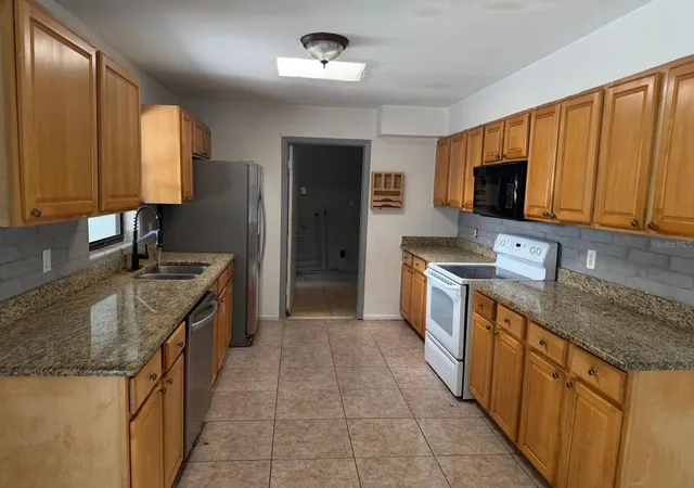 Photo 3 of Single family home for sale at 42 Wagon Cir, Kissimmee, FL 34743 | MLS# TB8560966 | Listing updated on 2026-10-24