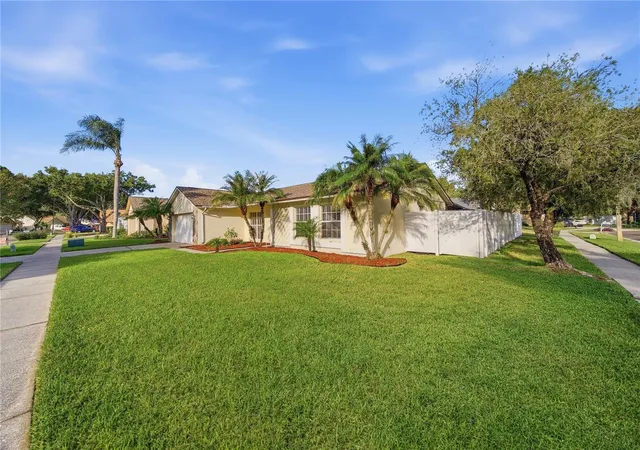 Photo 1 of Single family home for sale at 9801 Crk Cross St, Tampa, FL 33647 | MLS# TB8560976 | Listing updated on 2026-10-25
