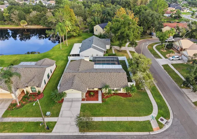 Photo 2 of Single family home for sale at 9801 Crk Cross St, Tampa, FL 33647 | MLS# TB8560976 | Listing updated on 2026-10-25