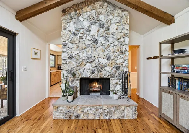 Photo 3 of Single family home for sale at 737 Riverbend Blvd, Longwood, FL 32779 | MLS# O6452293 | Listing updated on 2026-10-28