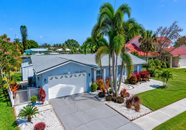 Photo 1 of Single family home for sale at 563 Lewis Blvd Se, Saint Petersburg, FL 33705 | MLS# TB8560989 | Listing updated on 2026-10-25