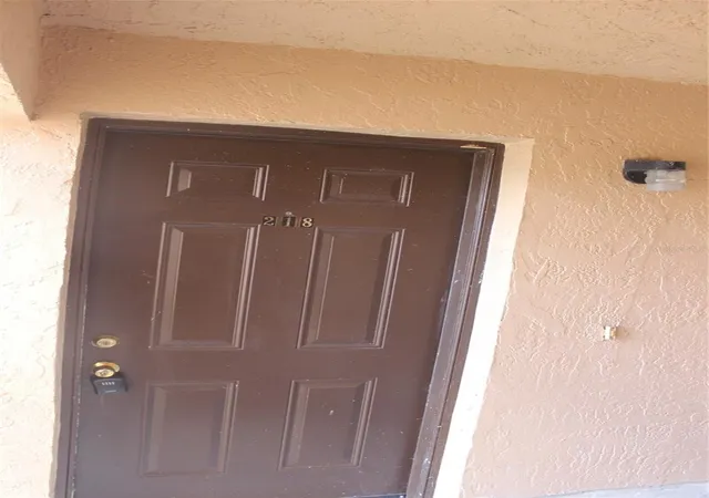 Listing Photo 1 - Condo for sale in building located at 5231 Via Hacienda Cir, Orlando, FL 32839 - Unit #B218
