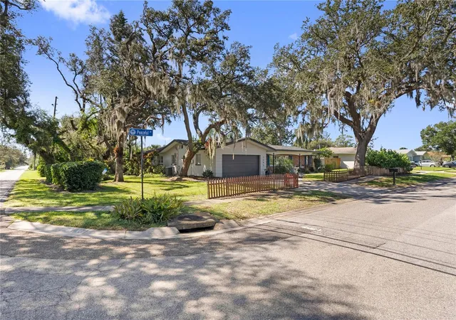 Photo 3 of Single family home for sale at 1595 Peaceful Ln N, Clearwater, FL 33756 | MLS# TB8560994 | Listing updated on 2026-10-24
