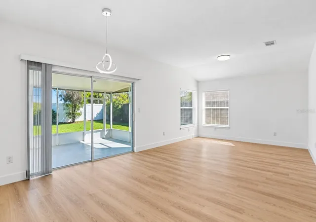 Photo 2 of Single family home for sale at 573 Short Pine Cir, Orlando, FL 32807 | MLS# O6452306 | Listing updated on 2026-10-29