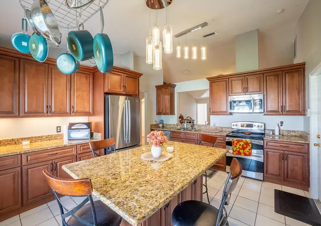 Photo 4 of Single family home for sale at 21 Emmons Ln, Palm Coast, FL 32164 | MLS# FC322334 | Listing updated on 2026-10-24
