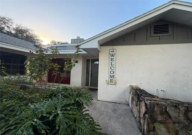 Photo 2 of Single family home for sale at 4404 S Laurel Pointe Dr, Lakeland, FL 33813 | MLS# S5160097 | Listing updated on 2026-10-24