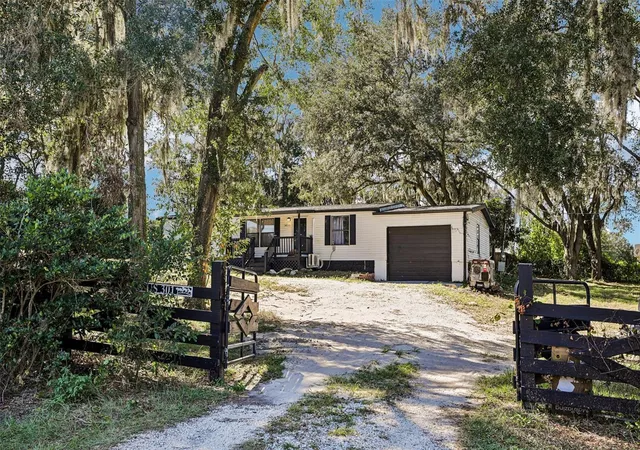 Photo 2 of Manufactured home for sale at 14100 S US Hwy 301, Summerfield, FL 34491 | MLS# O6452327 | Listing updated on 2026-10-25