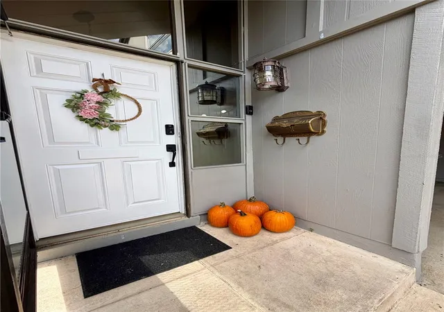 Photo 3 of Condo for sale at 898 Claydon Way, Altamonte Springs, FL 32701 | MLS# O6452332 | Listing updated on 2026-10-23