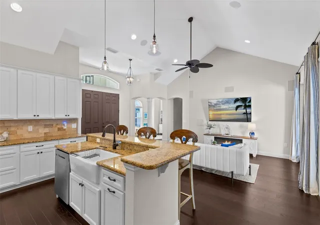 Photo 1 of Single family home for sale at 334 Peninsula Is Point, Longwood, FL 32750 | MLS# O6452336 | Listing updated on 2026-10-24