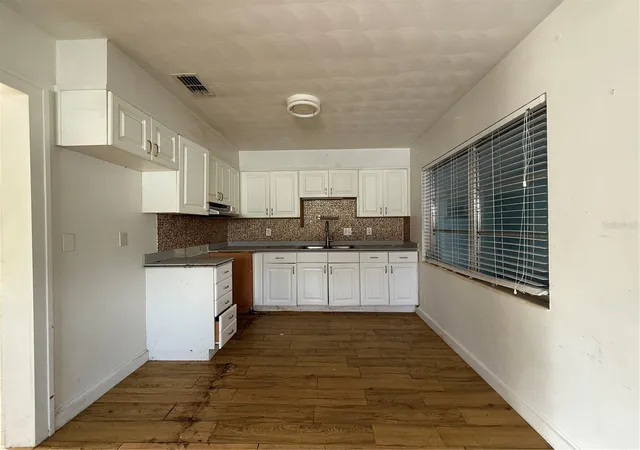 Photo 3 of Single family home for sale at 5528 20th Street W, Bradenton, FL 34207 | MLS# A4710674 | Listing updated on 2026-10-30
