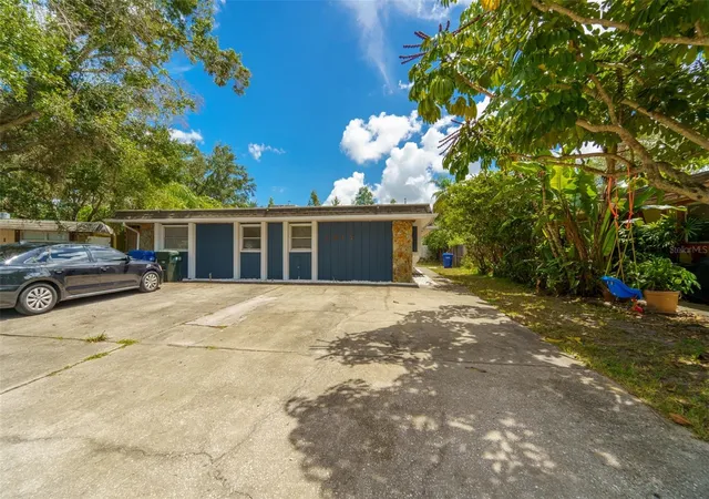 Photo 1 of House for sale at 3517 Sherwood Dr, Largo, FL 33771 | MLS# TB8561035 | Listing updated on 2026-10-24