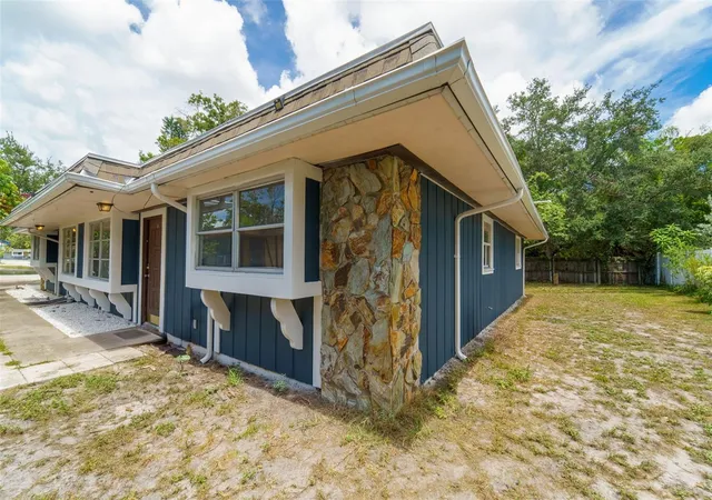 Photo 2 of House for sale at 3517 Sherwood Dr, Largo, FL 33771 | MLS# TB8561035 | Listing updated on 2026-10-24