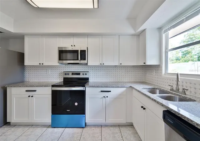 Photo 3 of House for sale at 3517 Sherwood Dr, Largo, FL 33771 | MLS# TB8561035 | Listing updated on 2026-10-24
