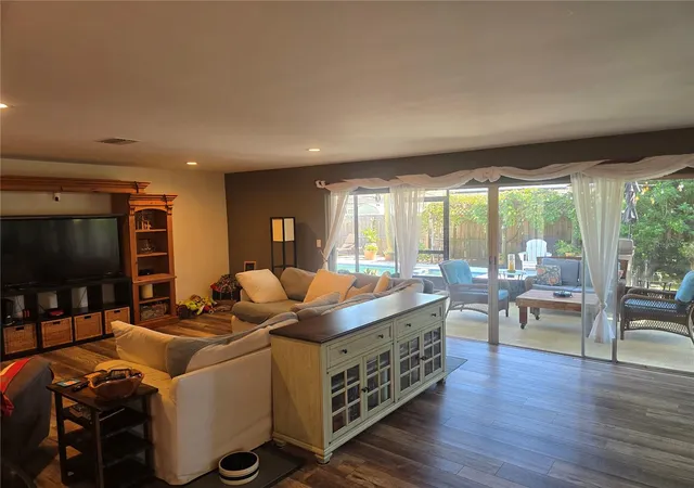 Photo 3 of Single family home for sale at 1117 Webb Dr, Clearwater, FL 33755 | MLS# TB8561042 | Listing updated on 2026-10-28