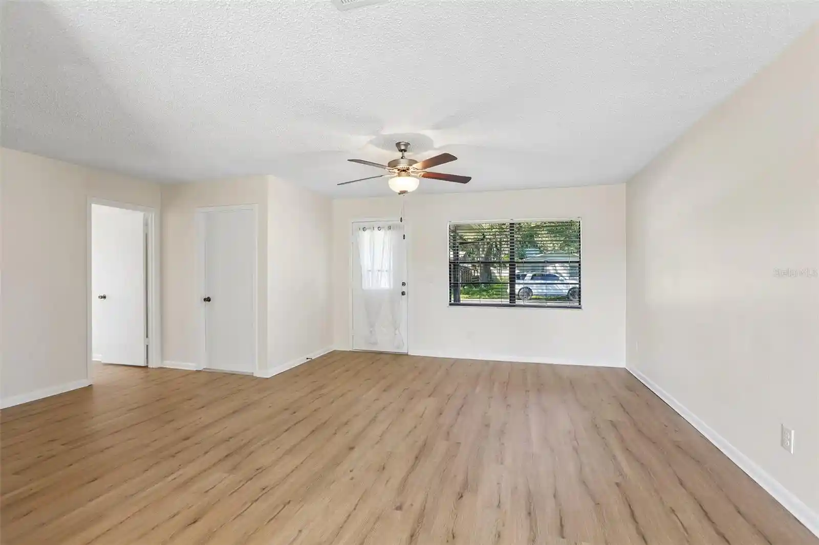 Photo 3 of Single family home for sale at 39720 Meadowood Loop, Zephyrhills, FL 33542 | MLS# TB8561057 | Listing updated on 2026-10-23