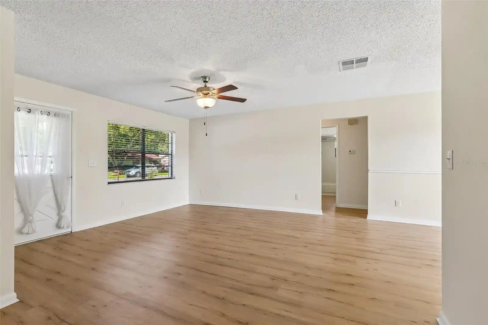 Photo 3 of Single family home for sale at 39720 Meadowood Loop, Zephyrhills, FL 33542 | MLS# TB8561057 | Listing updated on 2026-10-23