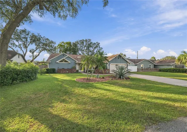 Photo 2 of Single family home for sale at 2031 Nobleton Ave, Spring Hill, FL 34608 | MLS# W7890605 | Listing updated on 2026-10-29