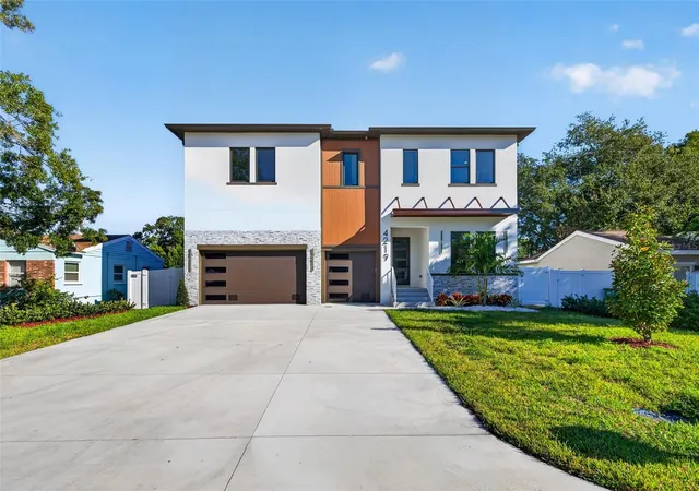 Photo 2 of Single family home for sale at 4219 W Bay View Ave, Tampa, FL 33611 | MLS# TB8561077 | Listing updated on 2026-10-24