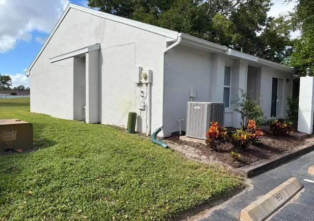 Photo 3 of Townhouse for sale at 949 Pebble Crk Cir, Orlando, FL 32824 | MLS# S5160110 | Listing updated on 2026-10-30