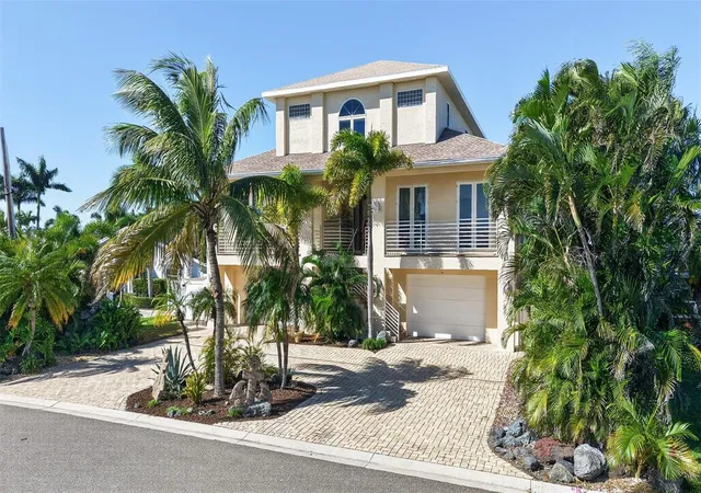 Photo 2 of Single family home for sale at 532 Johns Pass Ave, Madeira Beach, FL 33708 | MLS# TB8561081 | Listing updated on 2026-10-29