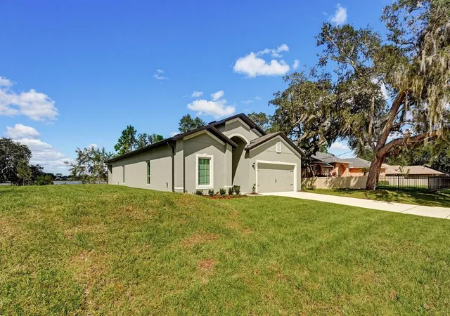 Photo 3 of Single family home for sale at 712 Alderwood Ave, Deltona, FL 32738 | MLS# V4951977 | Listing updated on 2026-10-26