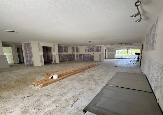 Photo 1 of Single family home for sale at 4990 Venetian Blvd NE, Saint Petersburg, FL 33703 | MLS# TB8561089 | Listing updated on 2026-10-25