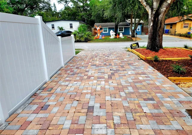 Photo 3 of Single family home for sale at 511 2nd Avenue NE, Largo, FL 33770 | MLS# TB8561092 | Listing updated on 2026-10-30