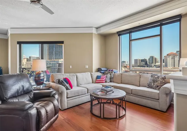 Listing Photo 1 - Condo for sale in building located at 275 Bayshore Blvd, Tampa, FL 33606 - Unit #1204