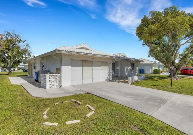 Photo 1 of Single family home for sale at 1311 Bottlebrush Dr, Bradenton, FL 34208 | MLS# A4710692 | Listing updated on 2026-10-29