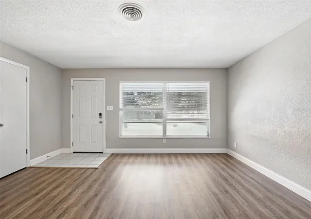 Photo 4 of Single family home for sale at 5795 Hillside St, Seminole, FL 33772 | MLS# O6452414 | Listing updated on 2026-10-29