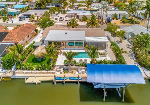 Photo 4 of Single family home for sale at 10115 Kingfisher Rd E, Bradenton, FL 34209 | MLS# A4710697 | Listing updated on 2026-10-28