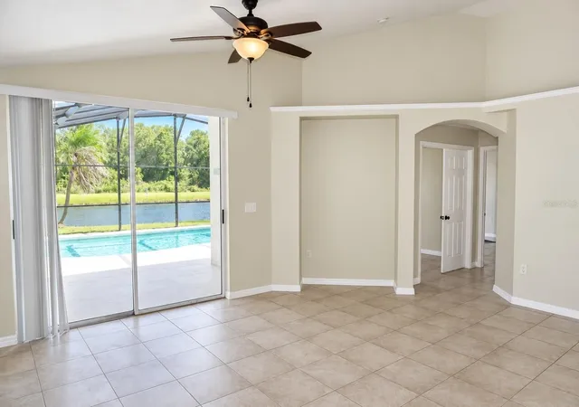 Photo 4 of Single family home for sale at 533 Eagle Pointe S, Kissimmee, FL 34746 | MLS# S5160121 | Listing updated on 2026-10-28