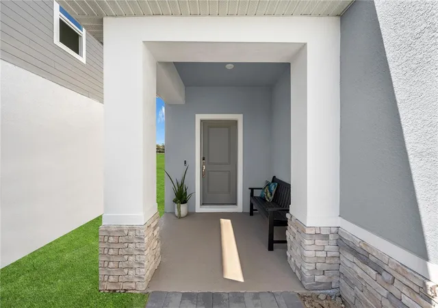 Photo 3 of Single family home for sale at 1098 Clay Blvd, Tavares, FL 32778 | MLS# O6452423 | Listing updated on 2026-10-25