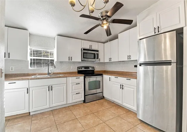 Photo 4 of Manufactured home for sale at 1141 Saddlewood Blvd, Lakeland, FL 33809 | MLS# TB8561132 | Listing updated on 2026-10-27