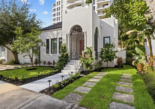 Single family home for sale at 410 Burns Ct, SARASOTA, FL 34236 | MLS# A4710704