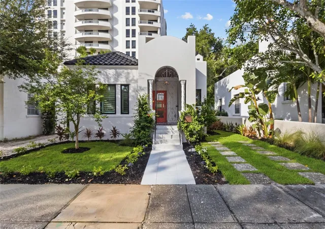 Photo 2 of Single family home for sale at 410 Burns Ct, Sarasota, FL 34236 | MLS# A4710704 | Listing updated on 2026-10-29